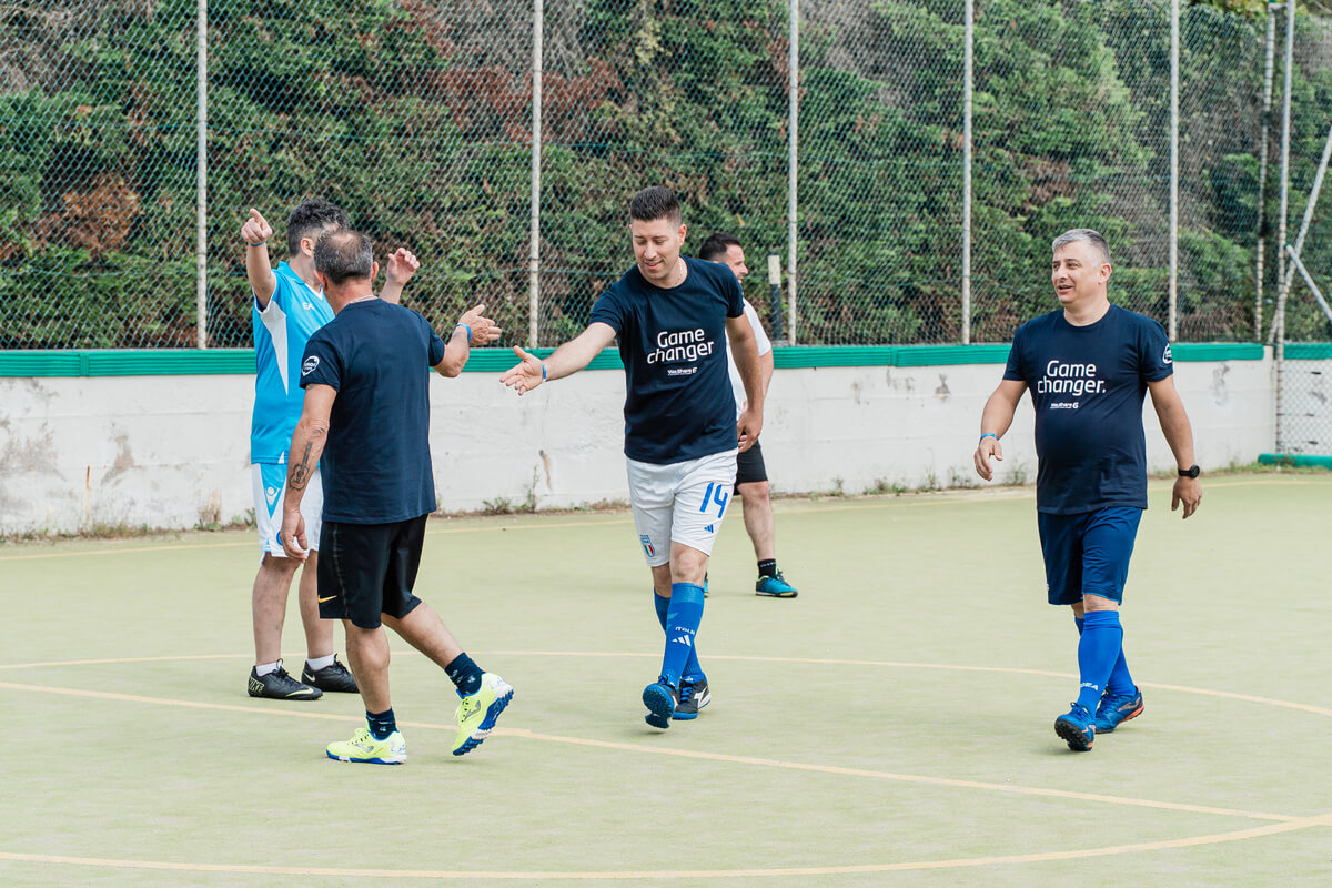 persone durante una partita di calcetto